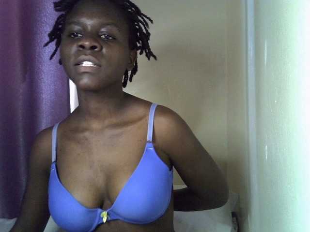 Queenbeea live webcam show