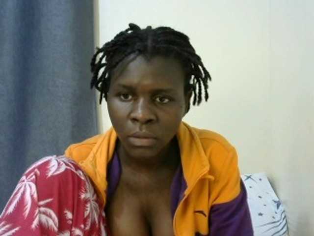 Queenbeea live cam on BongaCams