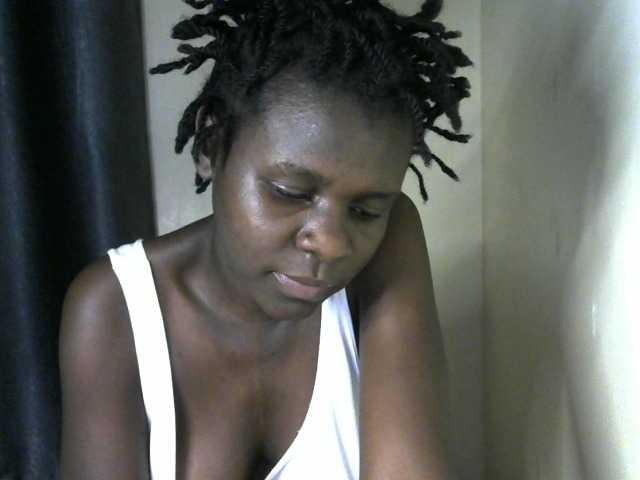 Queenbeea live cam on BongaCams