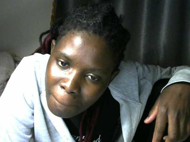 Queenbeea live cam on BongaCams