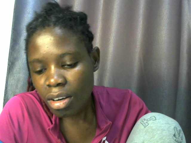 Queenbeea live cam on BongaCams
