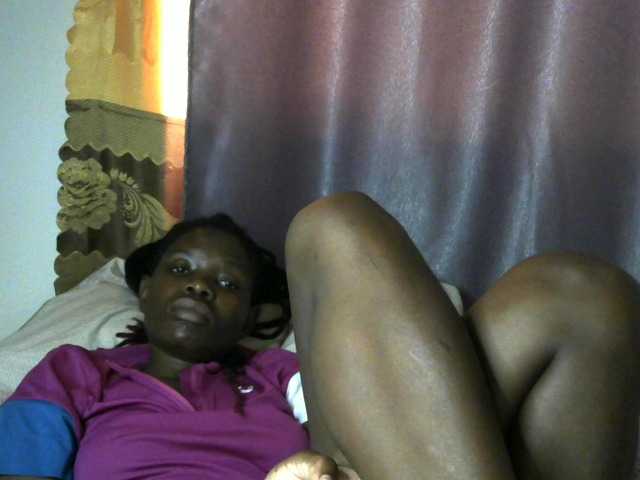 Queenbeea Live Cam on BongaCams