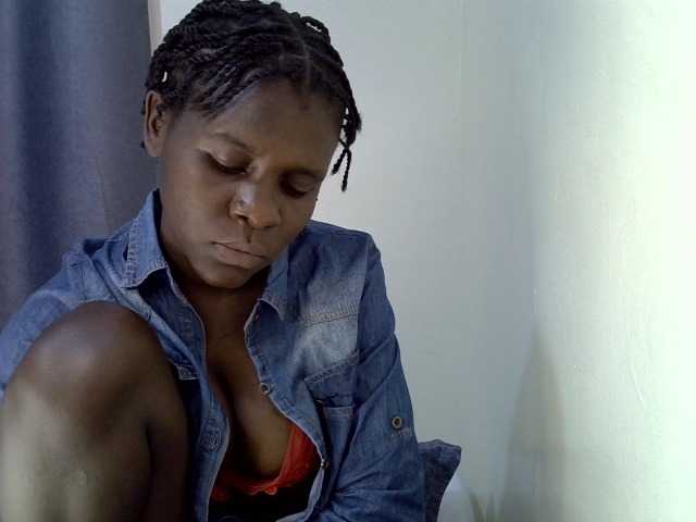 Queenbeea live webcam show