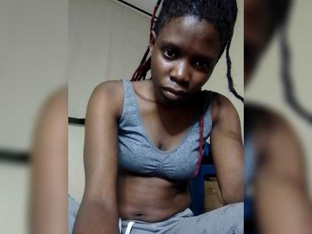 Queenbeea's BongaCams show and profile