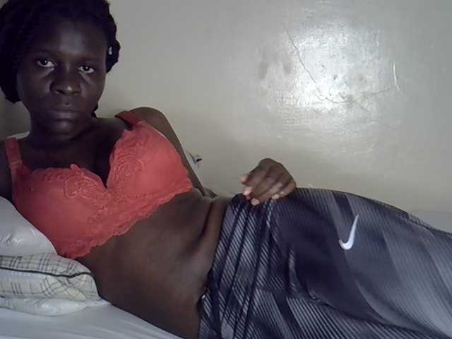 Queenbeea live cam on BongaCams