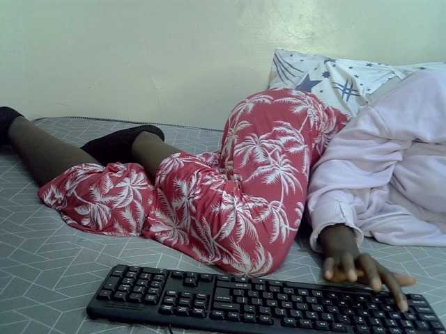 Queenbeea live cam on BongaCams