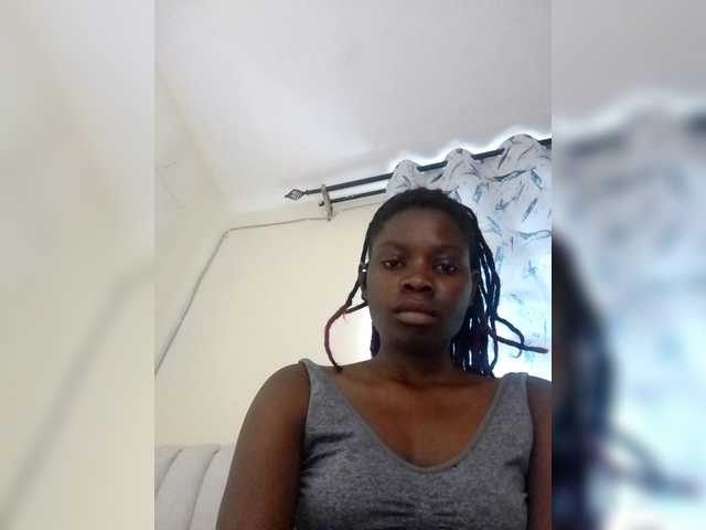 Queenbeea's BongaCams show and profile