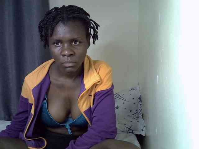 Queenbeea Live Webcam on BongaCams