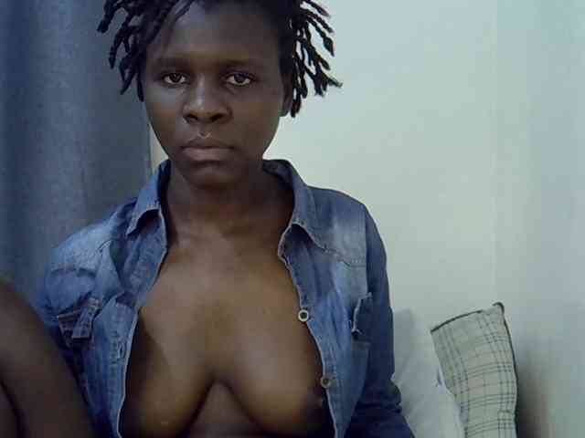 Model: Queenbeea