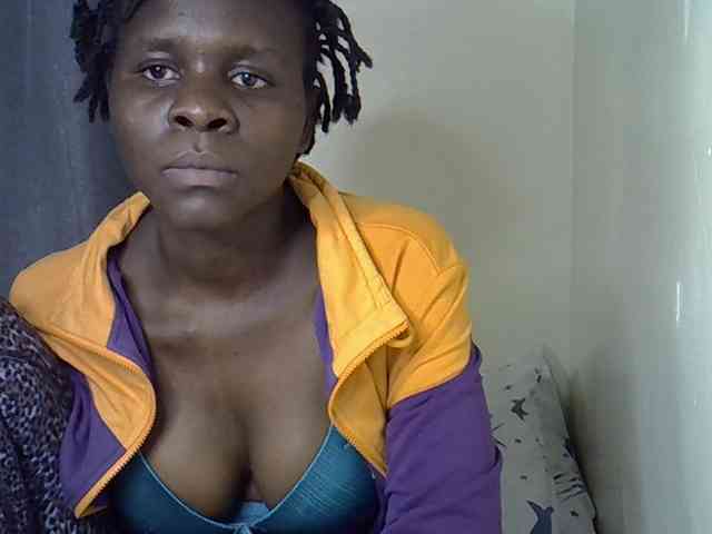 Queenbeea Live Webcam on BongaCams