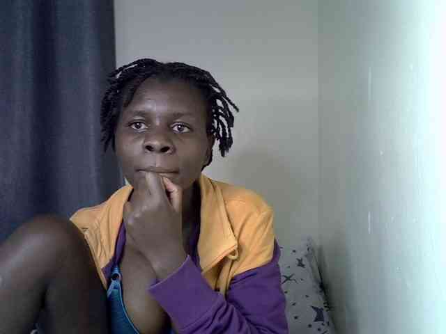 Queenbeea Live Webcam on BongaCams