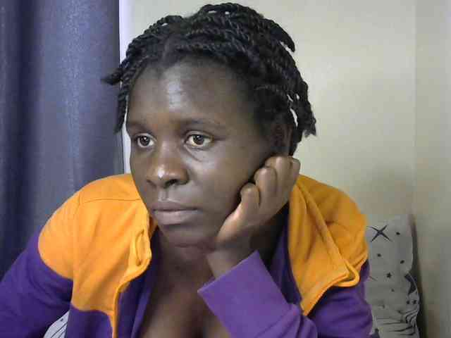 Queenbeea Live Webcam on BongaCams