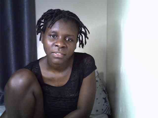 Queenbeea Live Webcam on BongaCams