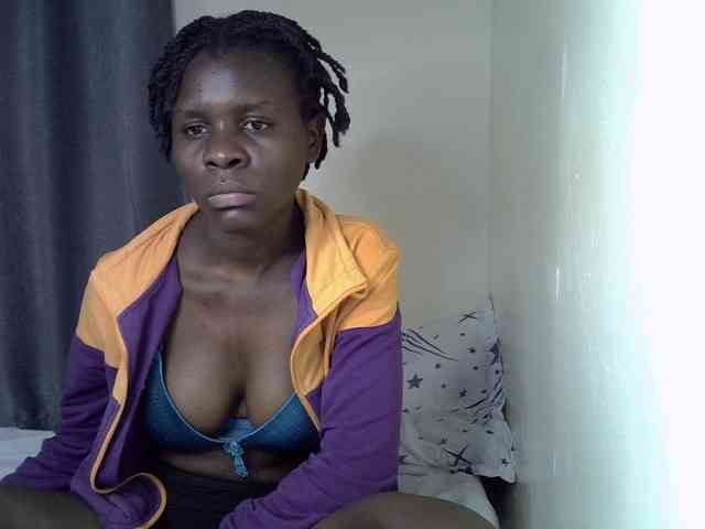 Queenbeea Live Webcam on BongaCams