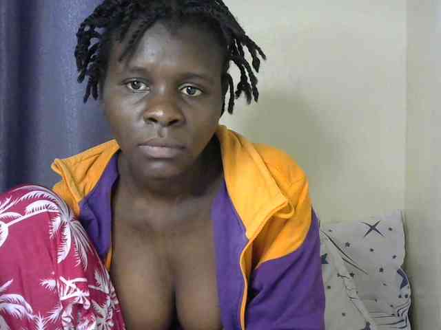 Queenbeea's cam show statistics and live stream