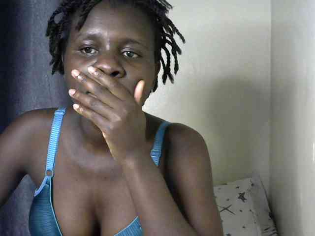 Queenbeea Live Webcam on BongaCams