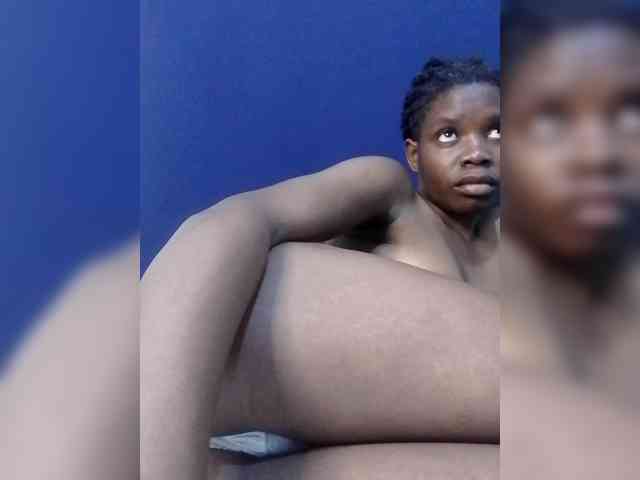Model: Queenbeea