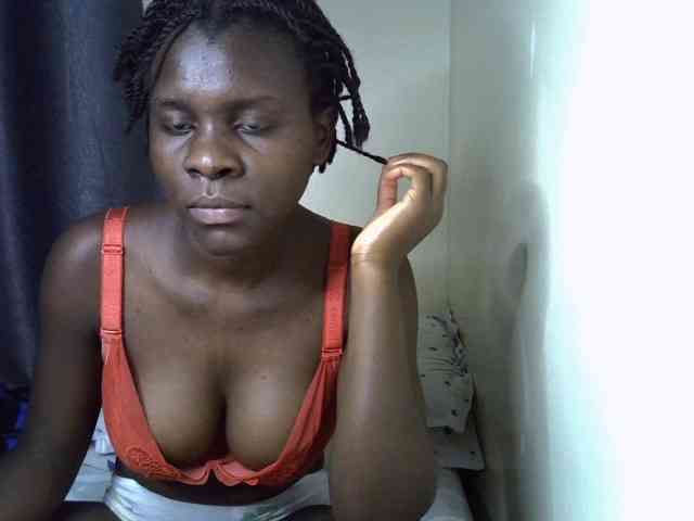 Model: Queenbeea