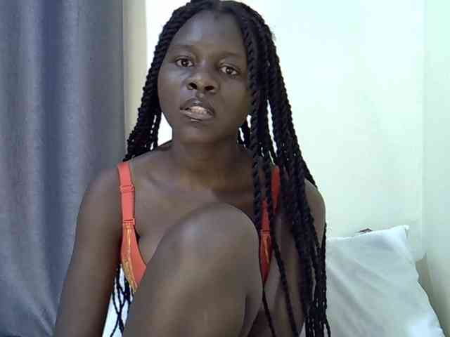 Model: Queenbeea