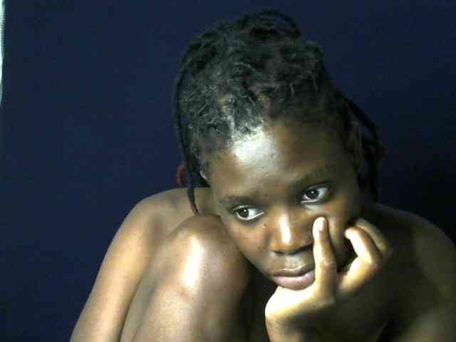Model: Queenbeea