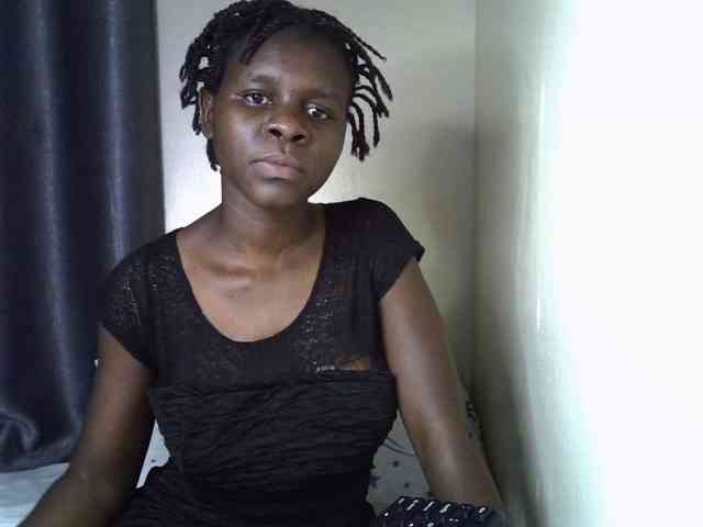 Queenbeea Live Webcam on BongaCams