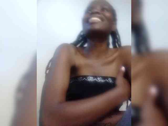Model: Queenbeea