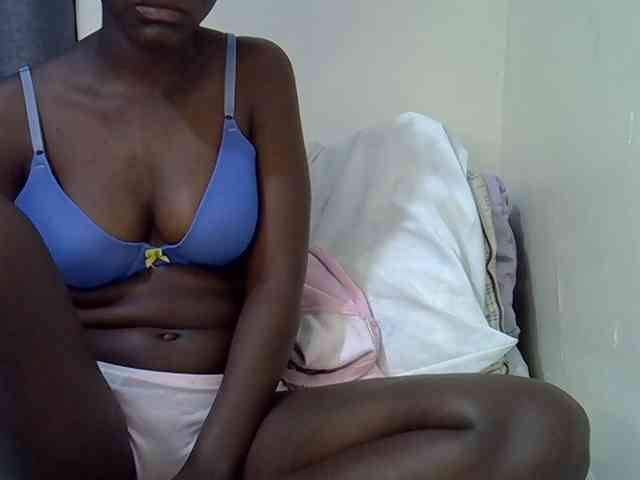 Model: Queenbeea