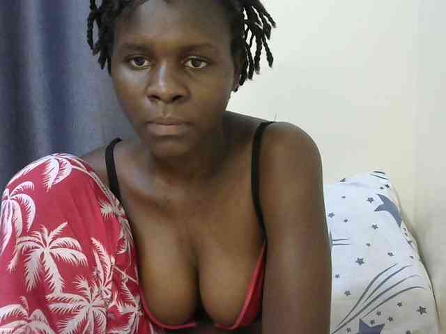 Queenbeea Live Webcam on BongaCams