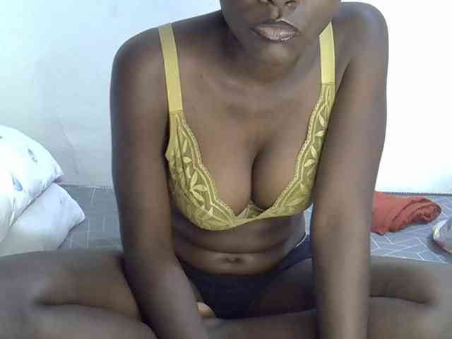 Queenbeea webcam
