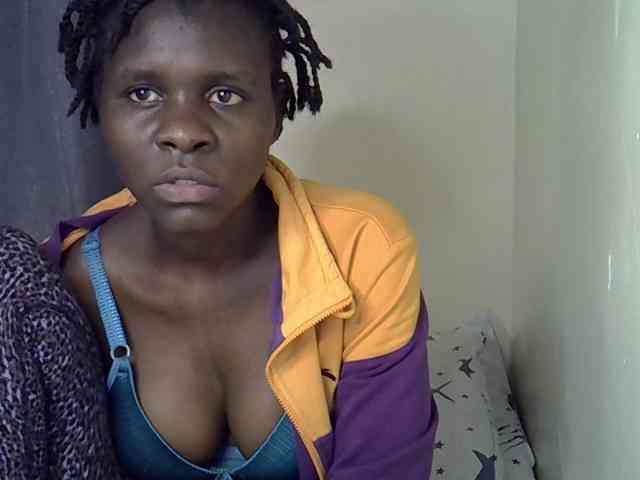 Queenbeea Live Webcam on BongaCams