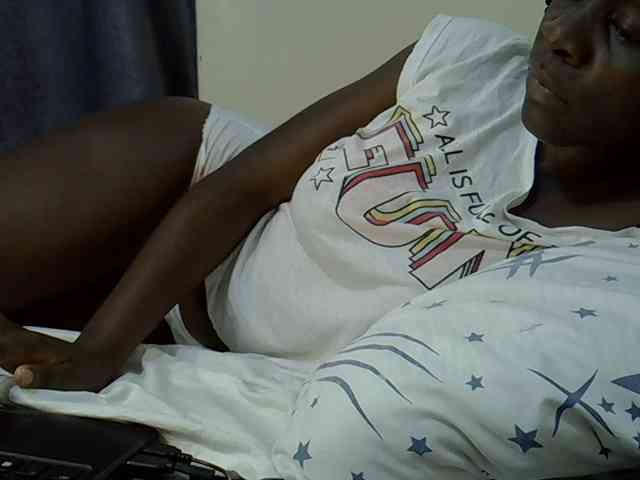 Queenbeea Live Webcam on BongaCams