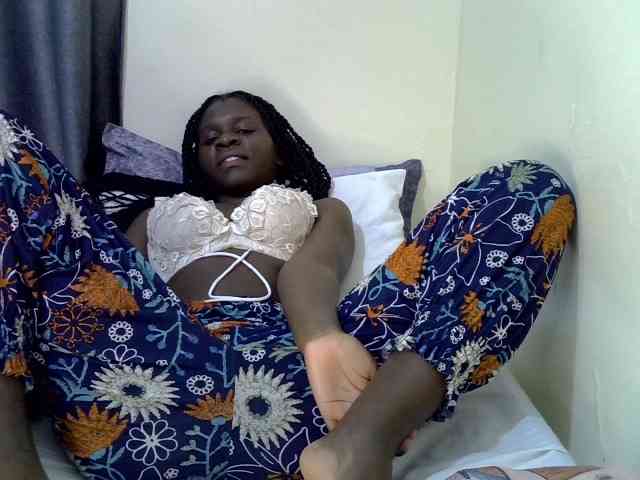 Model: Queenbeea