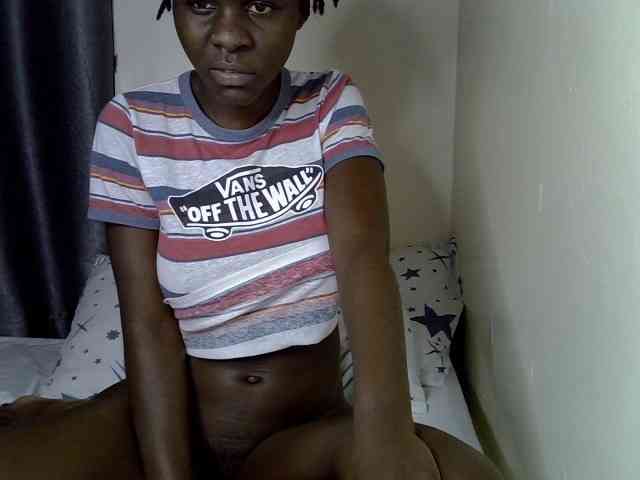 Model: Queenbeea
