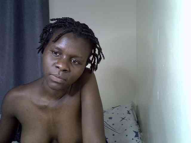Queenbeea Live Webcam on BongaCams
