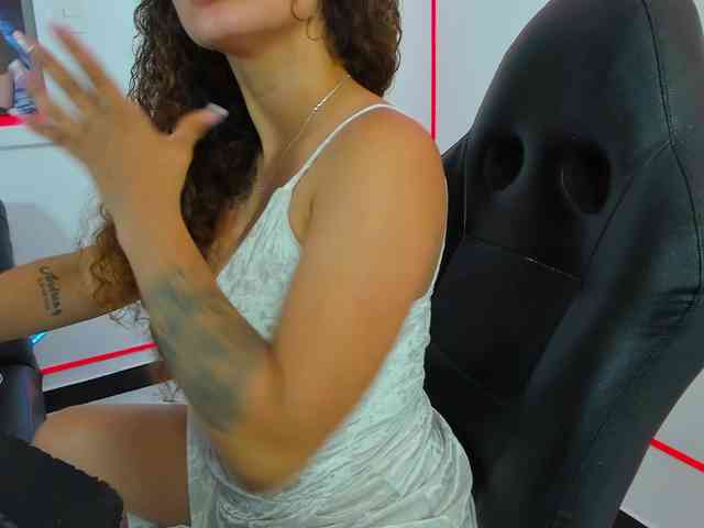 MeridaMorris webcam