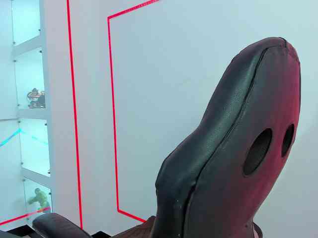 MeridaMorris webcam