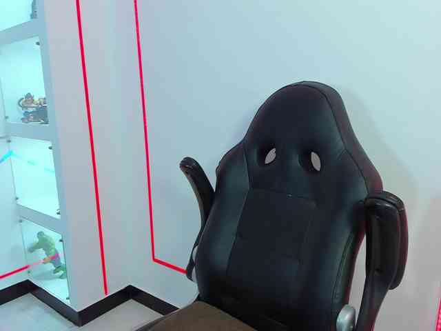 MeridaMorris webcam