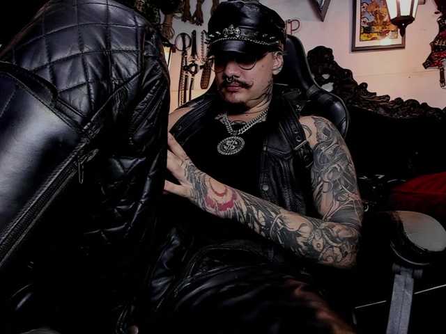 MasterAllanHurts live cam preview