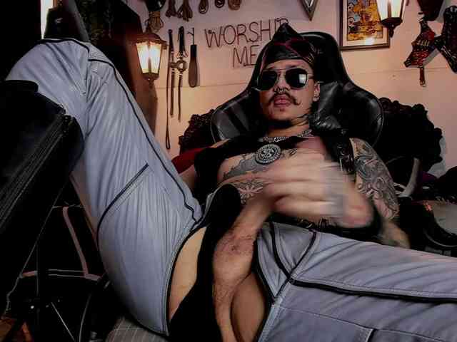 MasterAllanHurts Sex Cam Show