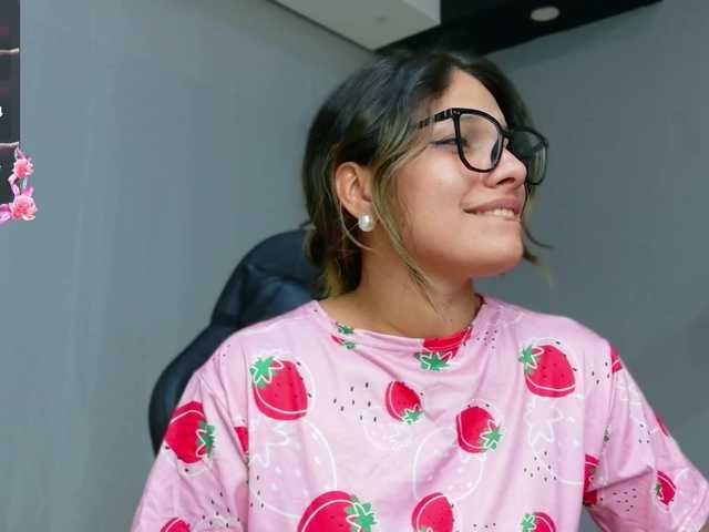 EmmaSanchez1 live cam on BongaCams