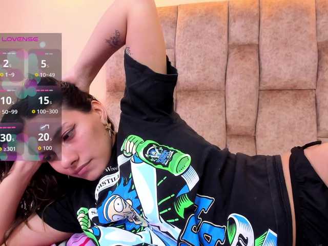 EmmaSanchez1 live cam on BongaCams