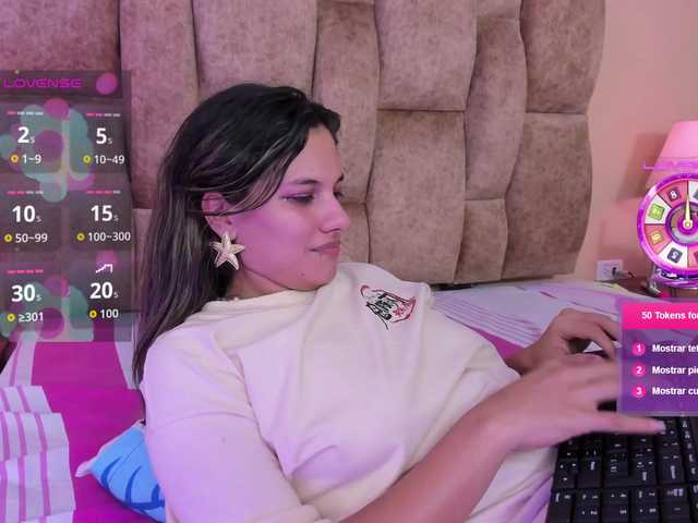 EmmaSanchez1 live cam on BongaCams