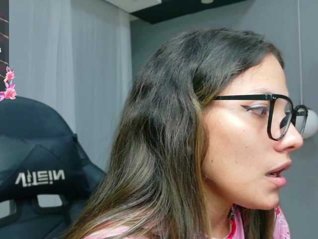 EmmaSanchez1 live cam on BongaCams