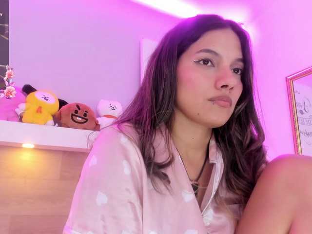 EmmaSanchez1 live cam on BongaCams