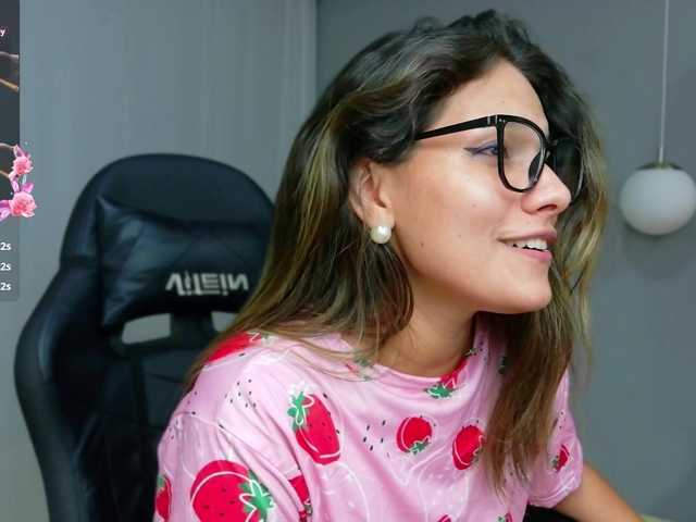 EmmaSanchez1 live cam on BongaCams