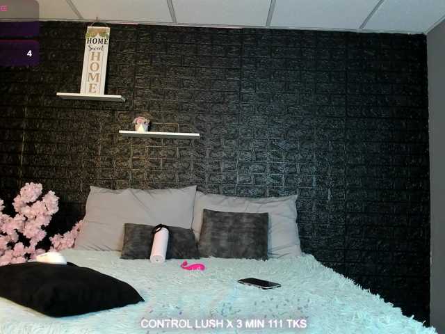 Aluna-Clark1 live cam on BongaCams