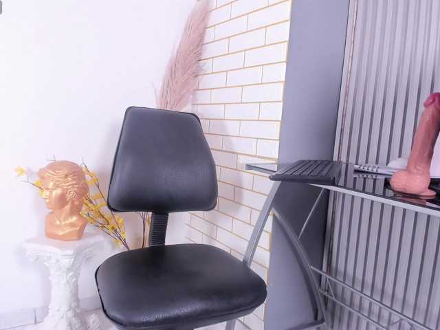 Aluna-Clark1 live cam on BongaCams