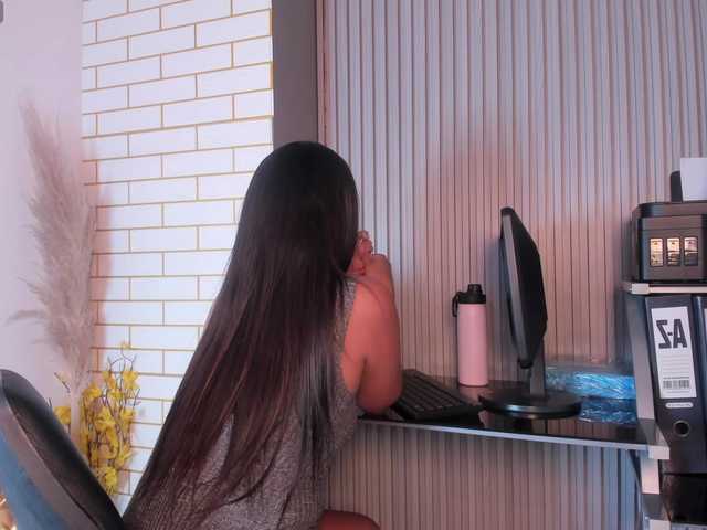 Aluna-Clark1 live cam on BongaCams