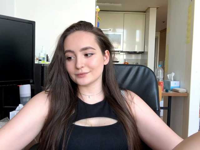  EmillyCarte chat room