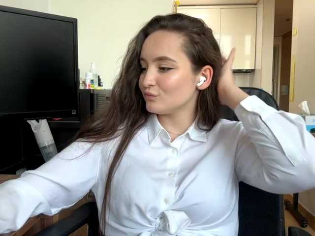  EmillyCarte chat room